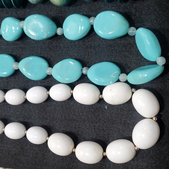 4 Piece White, Turquoise, Blue/Green Beaded necklace Lot - Picture 5 of 6